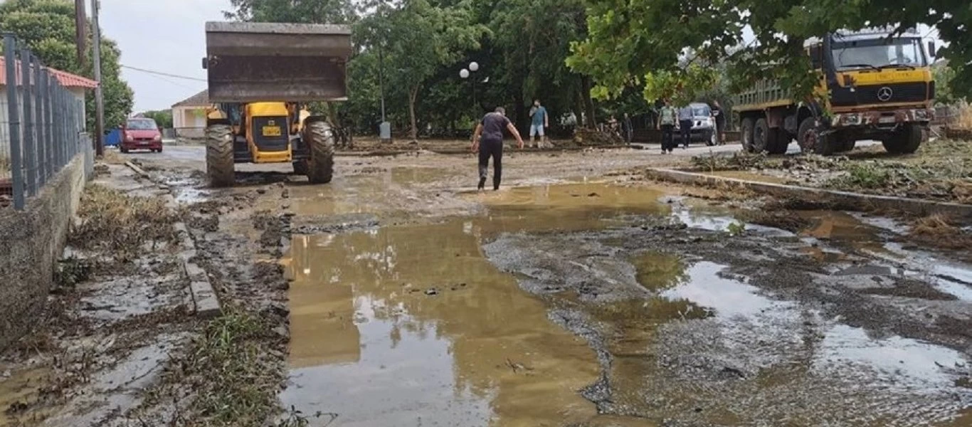 Καταστροφές από την κακοκαιρία στο Ρίζωμα - Ζημιές σε σπίτια και δρόμους